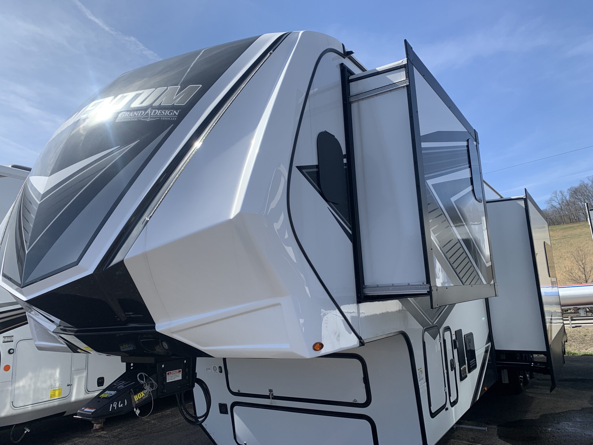 2024 GRAND DESIGN MOMENTUM 395MS TOY HAULER 5TH WHEEL Roy's RV