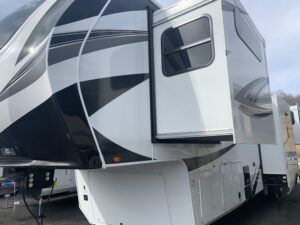 2024 GRAND DESIGN SOLITUDE 376RD 5TH WHEEL