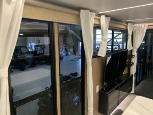 2025 FOREST RIVER WILDWOOD 34 VERANDA