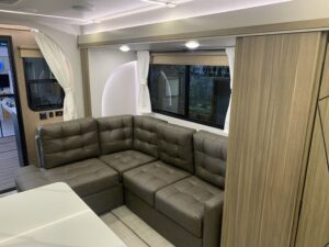 2025 FOREST RIVER WILDWOOD 34 VERANDA