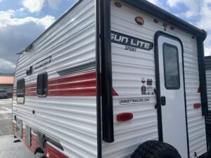 2024 SUNSET PARK RV SUN LITE 16BH (WHITE/RED)