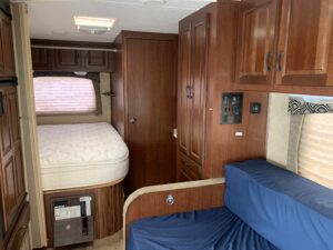 2014 FOREST RIVER SUNSEEKER 2300 CLASS C MOTORHOME