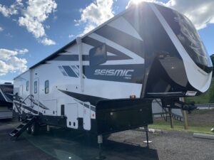 2023 JAYCO SEISMIC 359TH 5TH WHEEL TOY HAULER