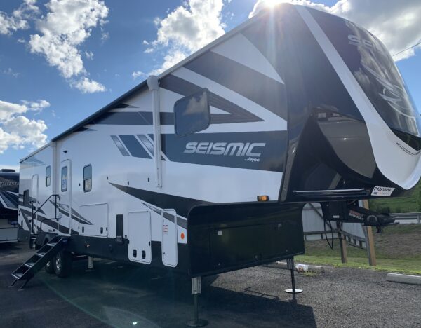 2023 JAYCO SEISMIC 359TH 5TH WHEEL TOY HAULER
