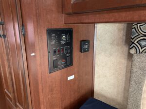 2014 FOREST RIVER SUNSEEKER 2300 CLASS C MOTORHOME