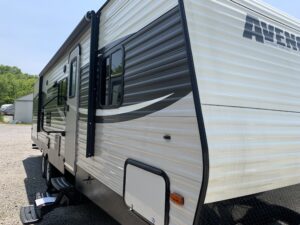 2018 FOREST RIVER AVENGER 27RBS