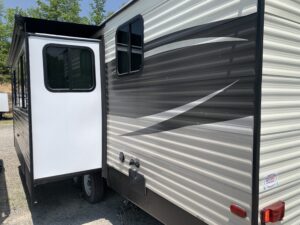 2018 FOREST RIVER AVENGER 27RBS