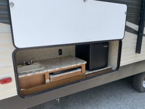 2018 FOREST RIVER AVENGER 27RBS