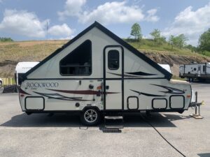 2017 FOREST RIVER ROCKWOOD 213A HARD WALL POP-UP