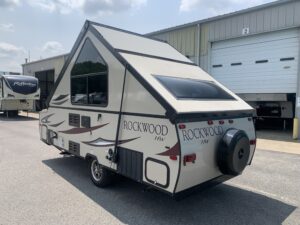 2017 FOREST RIVER ROCKWOOD 213A HARD WALL POP-UP