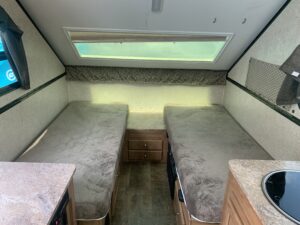 2017 FOREST RIVER ROCKWOOD 213A HARD WALL POP-UP