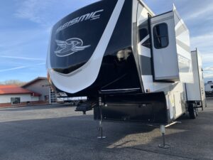 2023 JAYCO SEISMIC 405 5TH WHEEL TOY HAULER