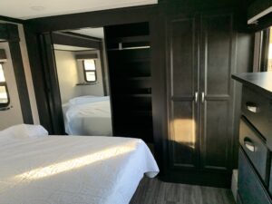 2023 JAYCO SEISMIC 405 5TH WHEEL TOY HAULER