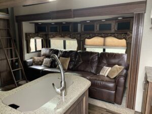 2015 KEYSTONE COUGAR 326SRX 5TH WHEEL TOY HAULER