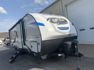 2020 FOREST RIVER ALPHA WOLF 26DBH