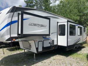 2019 FOREST RIVER ARCTIC WOLF 315TBH 5TH WHEEL