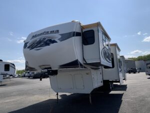 2011 KEYSTONE MONTANA 3750FL 5TH WHEEL WITH GENERATOR