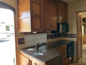 2011 KEYSTONE MONTANA 3750FL 5TH WHEEL WITH GENERATOR