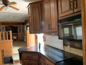 2011 KEYSTONE MONTANA 3750FL 5TH WHEEL WITH GENERATOR