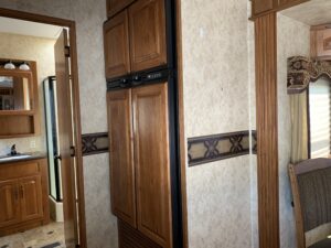 2011 KEYSTONE MONTANA 3750FL 5TH WHEEL WITH GENERATOR