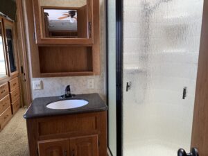 2011 KEYSTONE MONTANA 3750FL 5TH WHEEL WITH GENERATOR