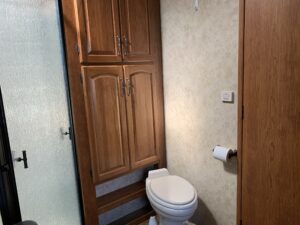 2011 KEYSTONE MONTANA 3750FL 5TH WHEEL WITH GENERATOR