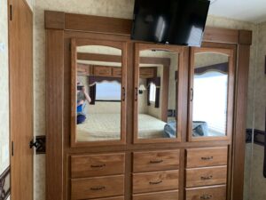 2011 KEYSTONE MONTANA 3750FL 5TH WHEEL WITH GENERATOR