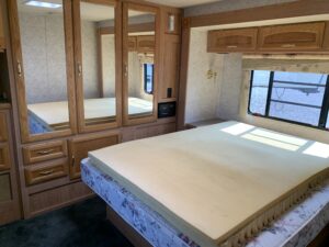 2001 GEORGIE BOY CRUISE MASTER 3515D CLASS A MOTORHOME