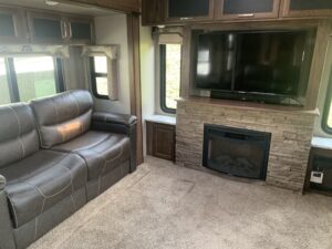 2018 KEYSTONE COUGAR 326RD 5TH WHEEL