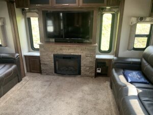 2018 KEYSTONE COUGAR 326RD 5TH WHEEL