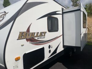 2012 KEYSTONE BULLET 230BHS