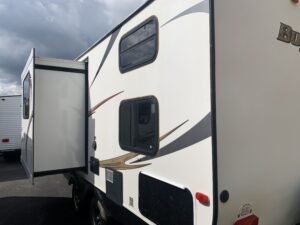 2012 KEYSTONE BULLET 230BHS