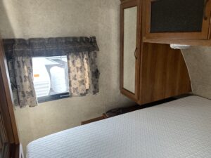 2012 KEYSTONE BULLET 230BHS