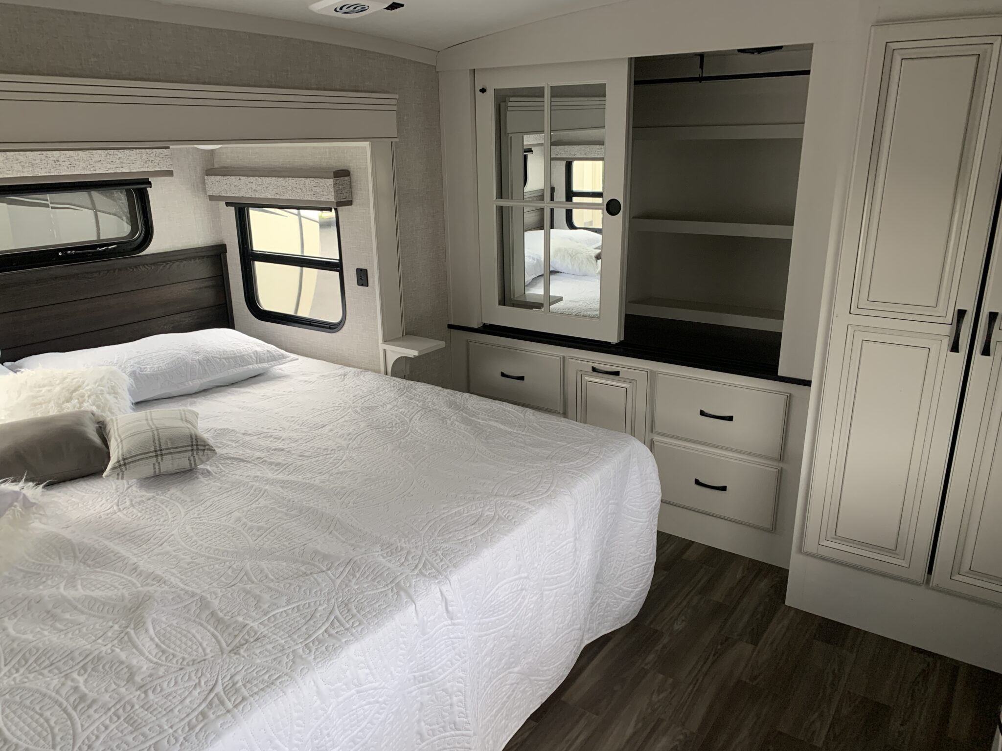 2024 JAYCO NORTH POINT 390CKDS Roy's RV Supercenter in West Virginia