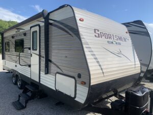 2019 KZ SPORTSMEN 240TH (TOY HAULER)