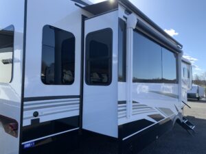 2026 JAYCO NORTH POINT 377RLBH 5TH WHEEL