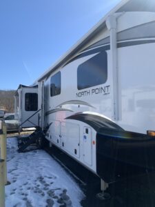 2024 JAYCO NORTH POINT 377RLBH 5TH WHEEL