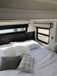 2024 JAYCO NORTH POINT 377RLBH 5TH WHEEL