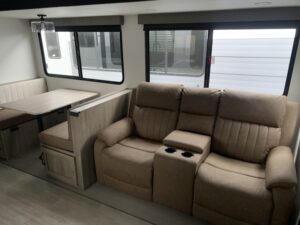 2026 PALOMINO PUMA TRACKS 3200TSBH (FIBERGLASS)