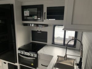 2026 PALOMINO PUMA TRACKS 3200TSBH (FIBERGLASS)