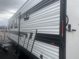 2026 GRAND DESIGN MOMENTUM 28MAV TOY HAULER 2026 GRAND DESIGN MOMENTUM 28MAV TOY HAULER