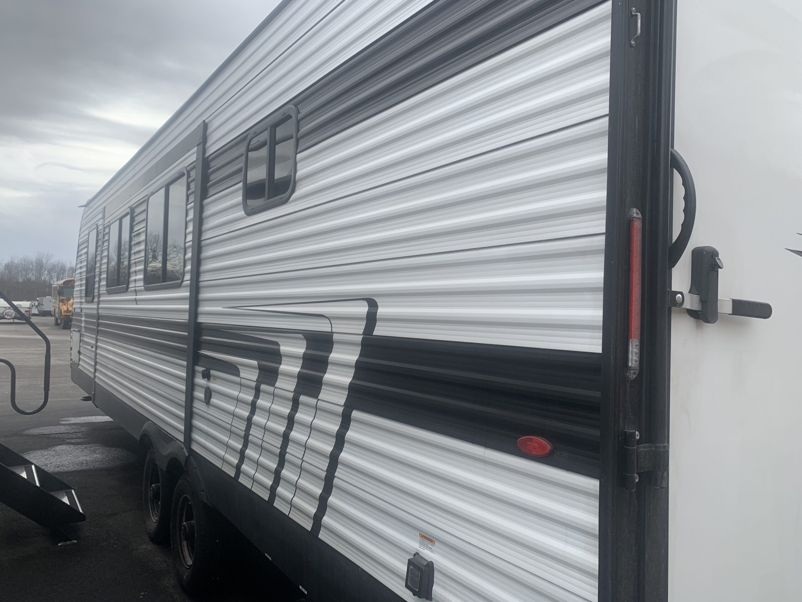 2026 GRAND DESIGN MOMENTUM 28MAV TOY HAULER 2026 GRAND DESIGN MOMENTUM 28MAV TOY HAULER