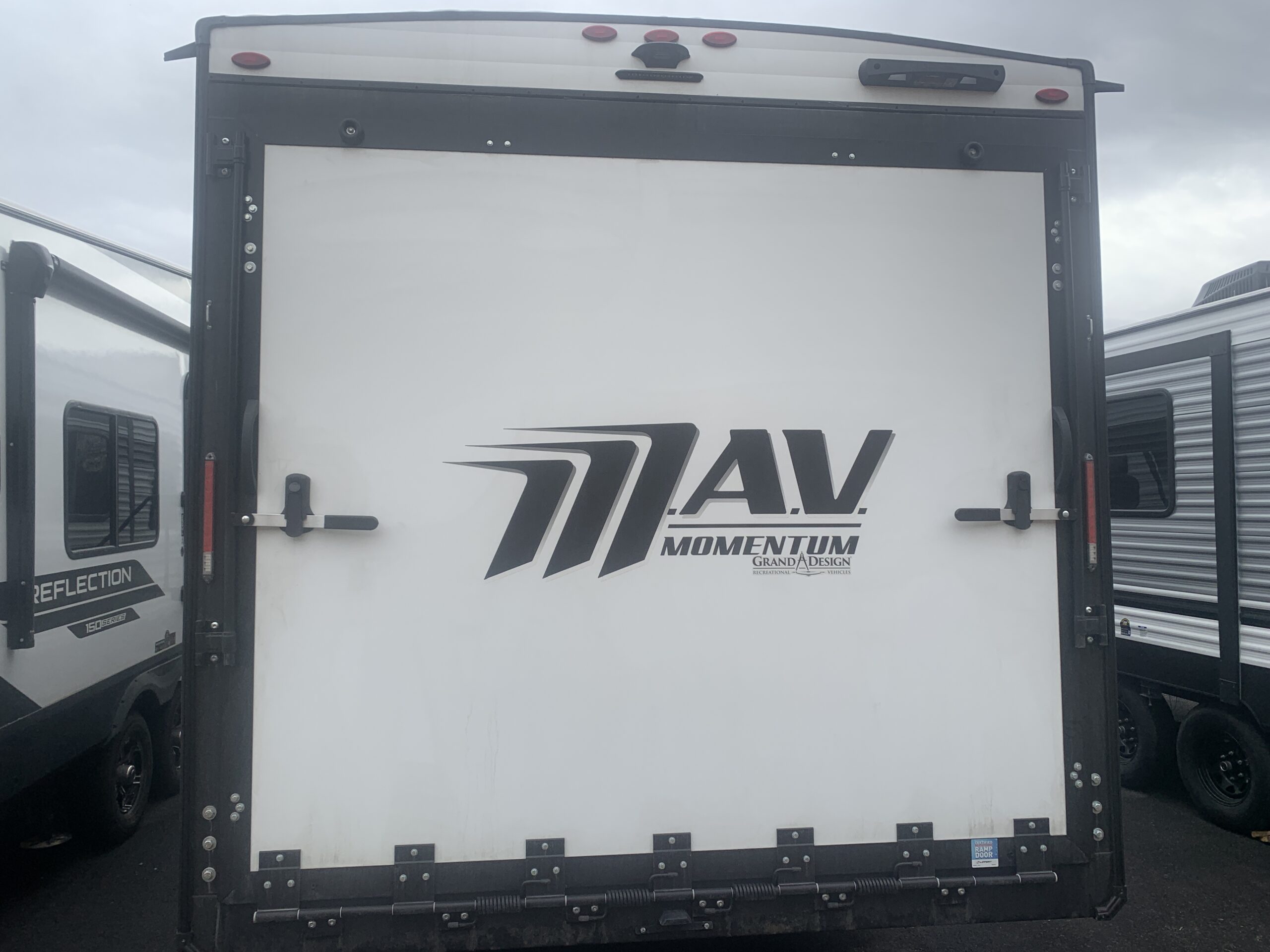 2026 GRAND DESIGN MOMENTUM 28MAV TOY HAULER 2026 GRAND DESIGN MOMENTUM 28MAV TOY HAULER