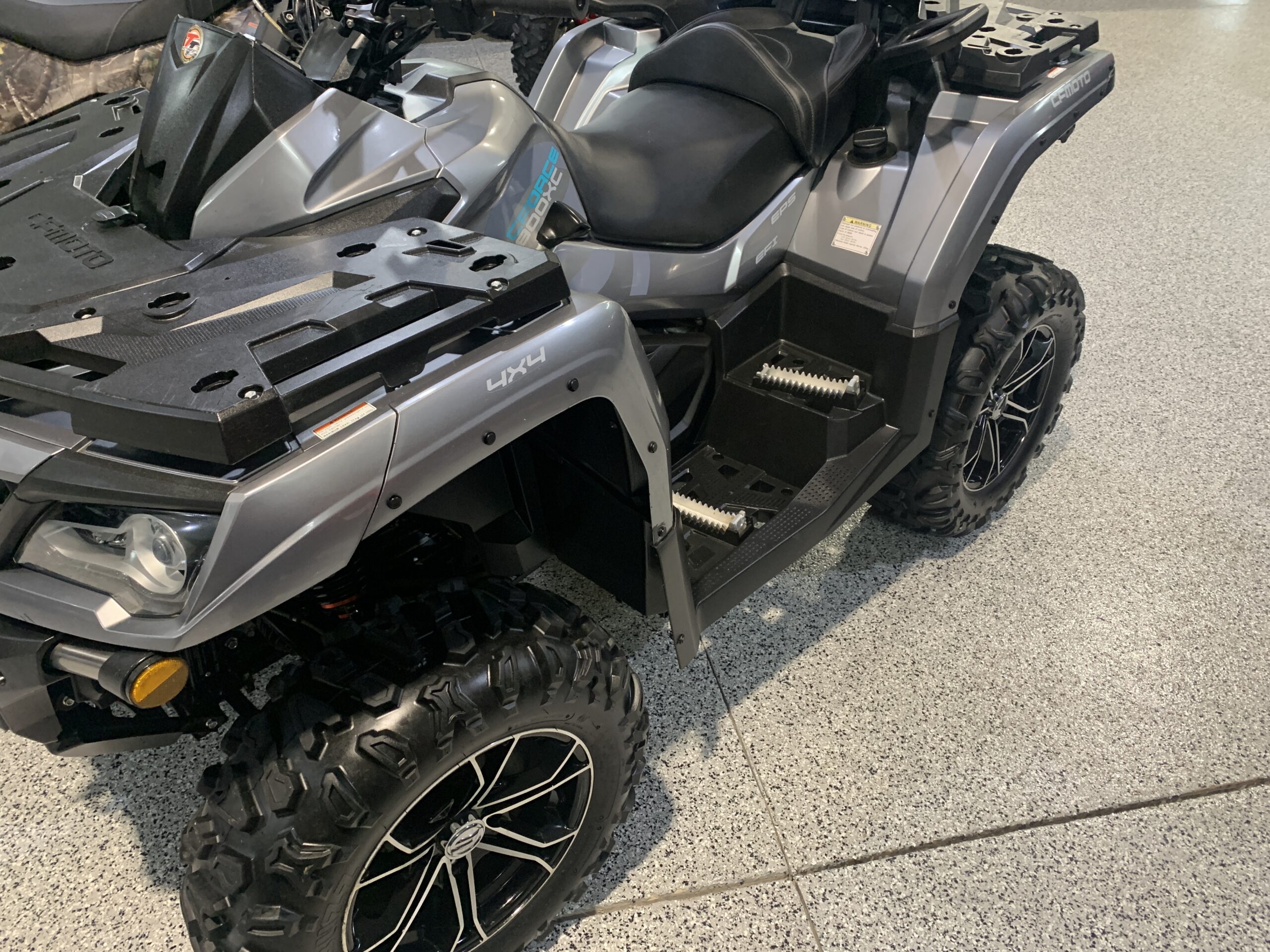 2020 CFMOTO CFORCE 800XC (GREY) 2020 CFMOTO CFORCE 800XC (GREY)