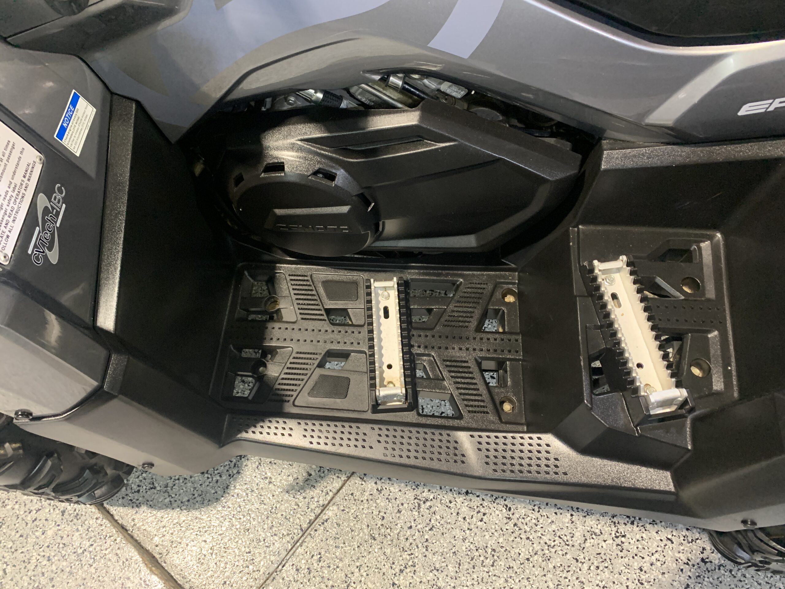 2020 CFMOTO CFORCE 800XC (GREY) 2020 CFMOTO CFORCE 800XC (GREY)