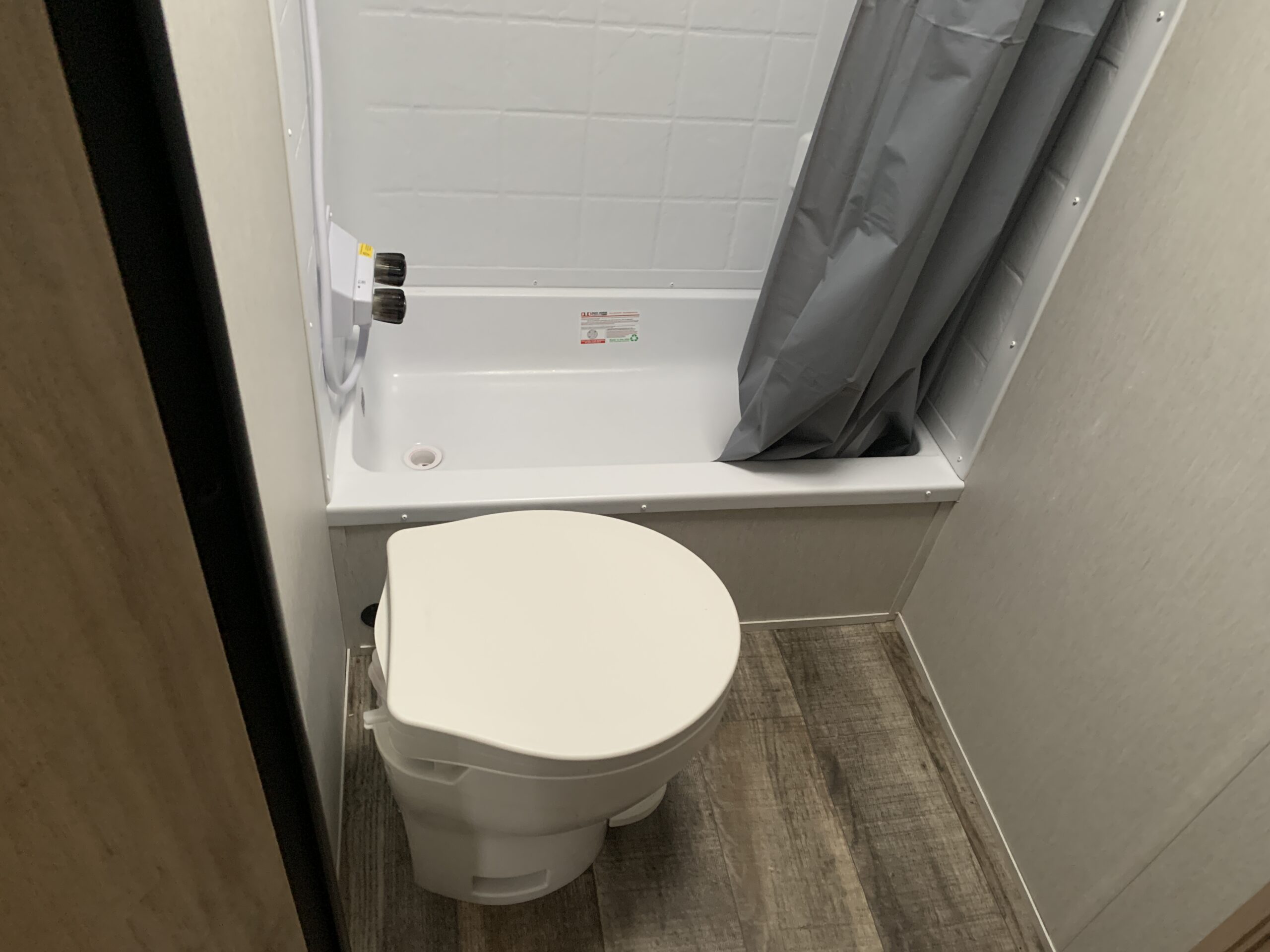 2024 CHEROKEE WOLF PUP 17JW 2024 CHEROKEE WOLF PUP 17JW