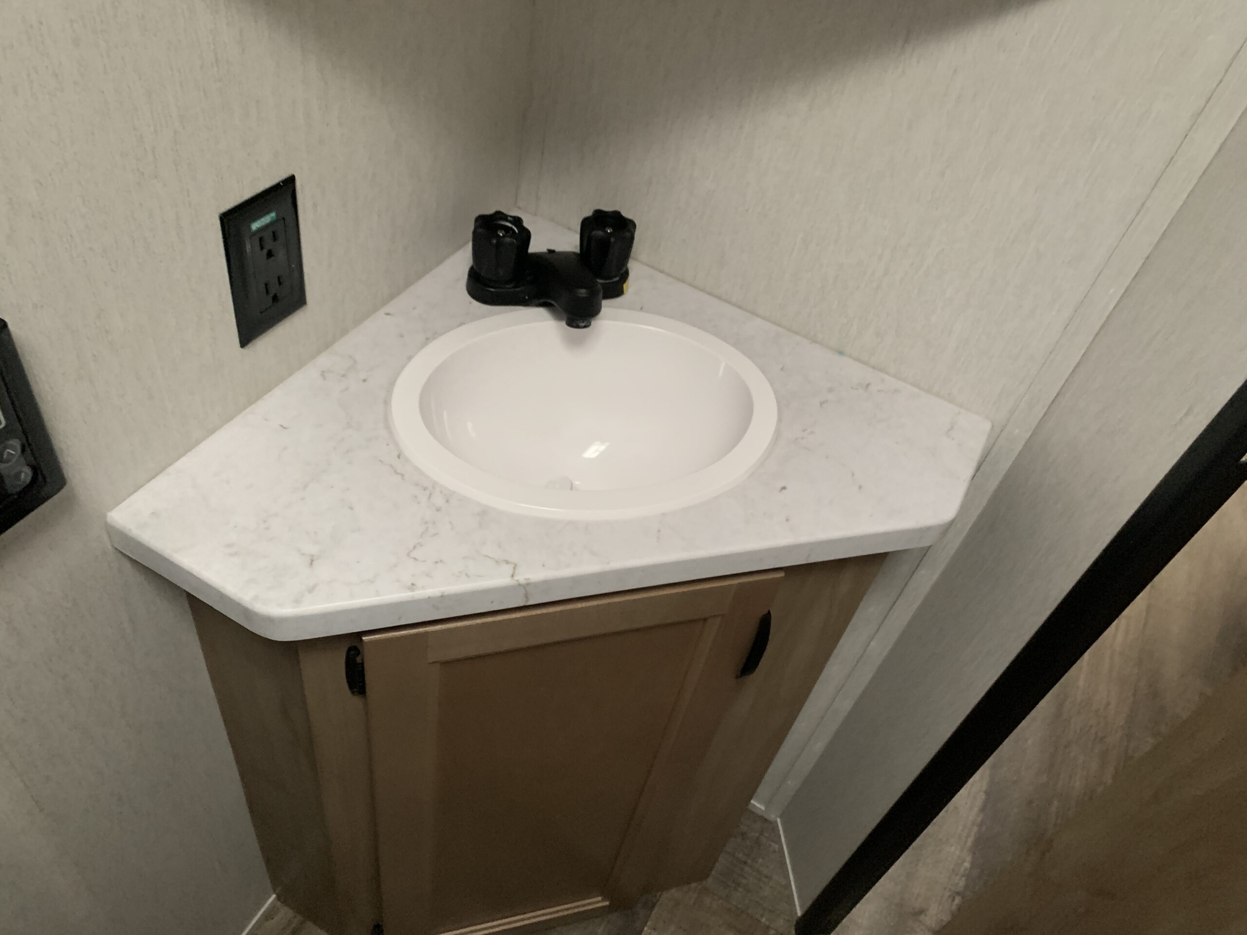 2024 CHEROKEE WOLF PUP 17JW 2024 CHEROKEE WOLF PUP 17JW