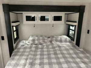 2024 JAYCO JAY FLIGHT BUNGALOW 40LOFT DESTINATION TRAILER